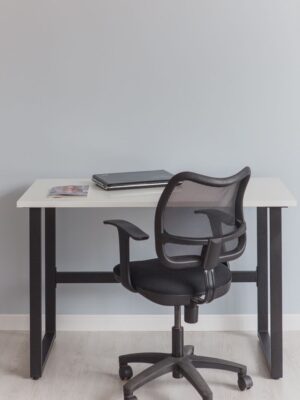 Стол компьютерный Good Desk LIGHT,размер 90х60х75 см, цвет белый, цвет ножек черный