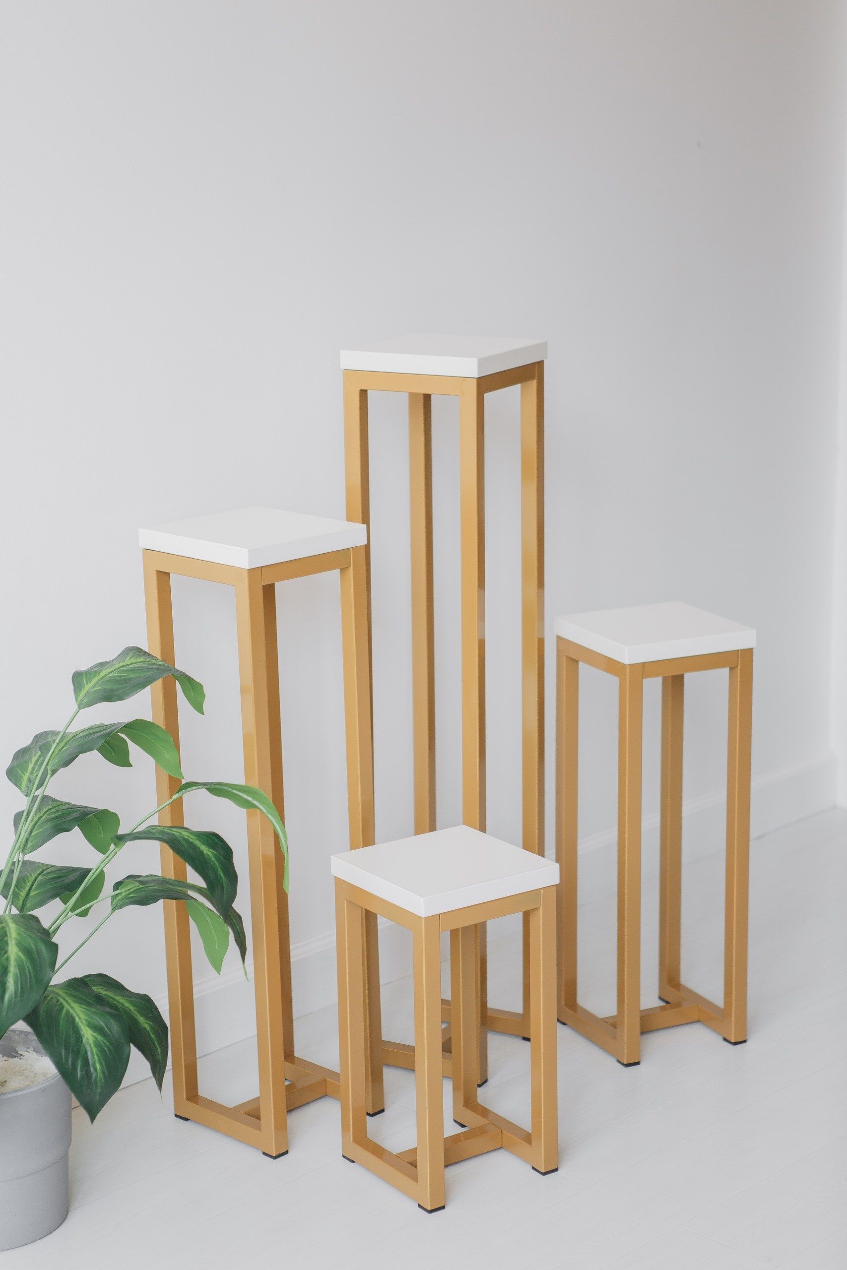 Цветочница-подставка Flowers Tower 80х20х20 см белый, корпус золотой