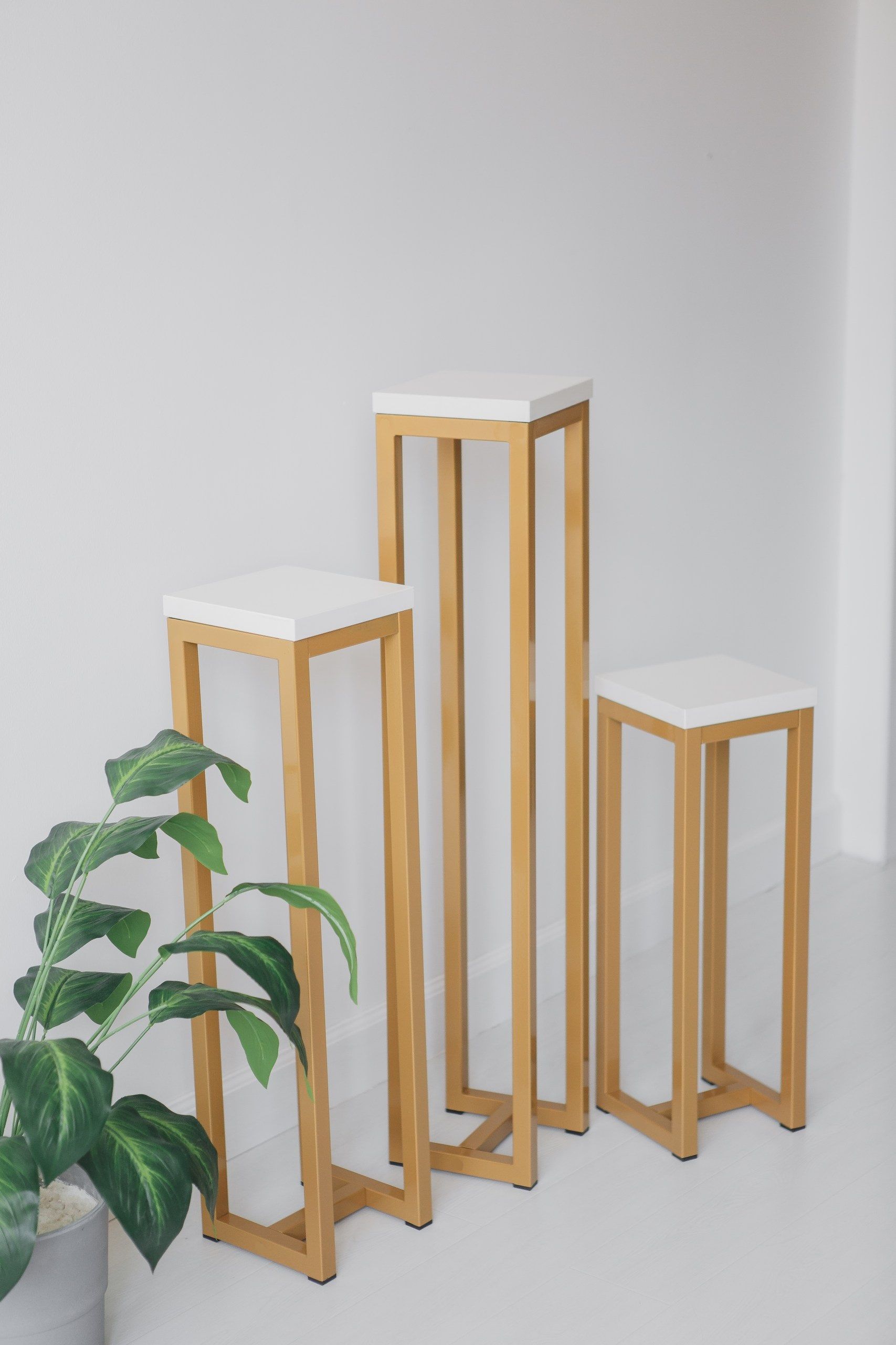 Цветочница-подставка Flowers Tower 80х20х20 см белый, корпус золотой