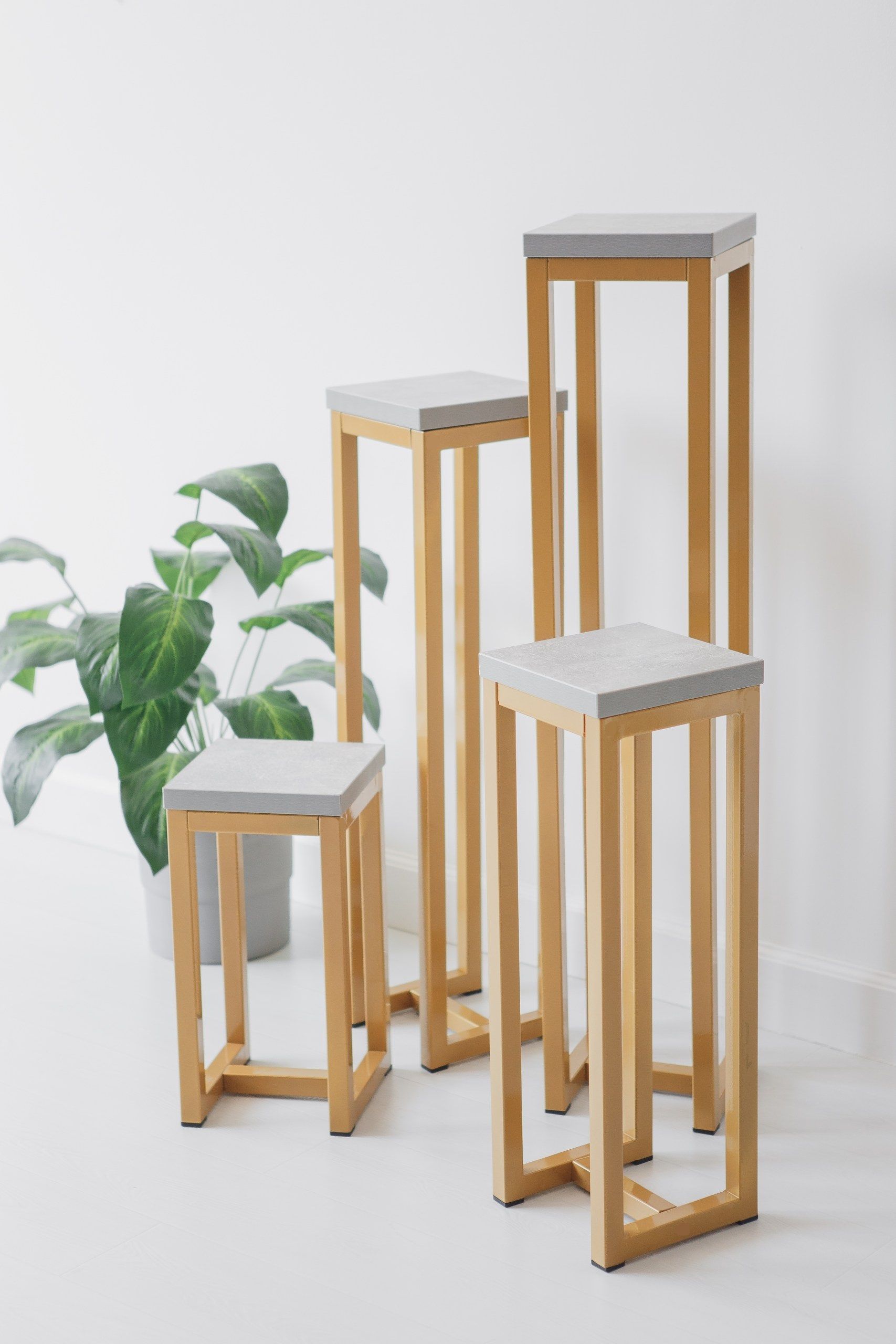 Цветочница-подставка Flowers Tower 100х20х20см ателье светлый, корпус золотой