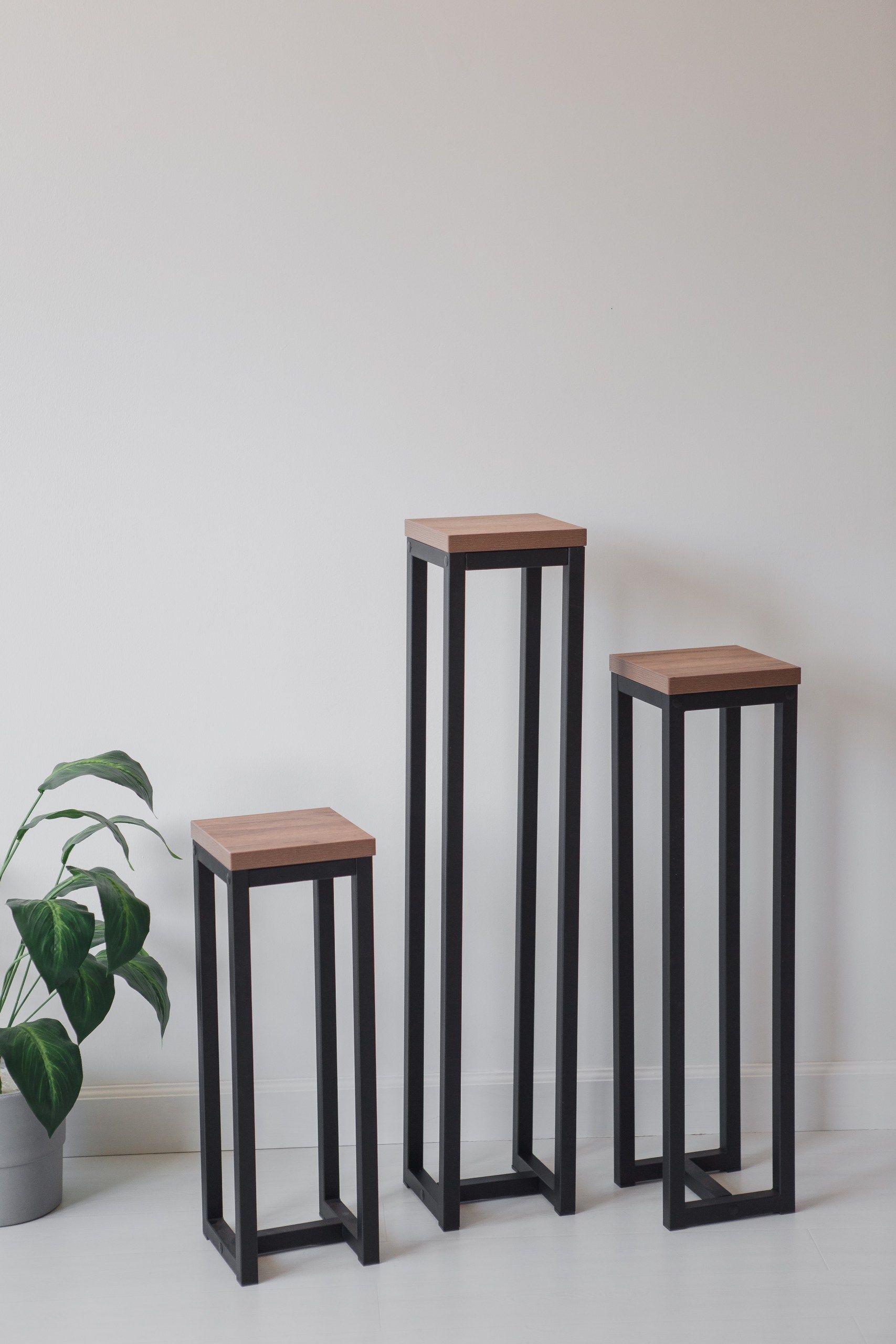 Цветочница-подставка Flowers Tower 100х20х20см дуб табачный, корпус черный
