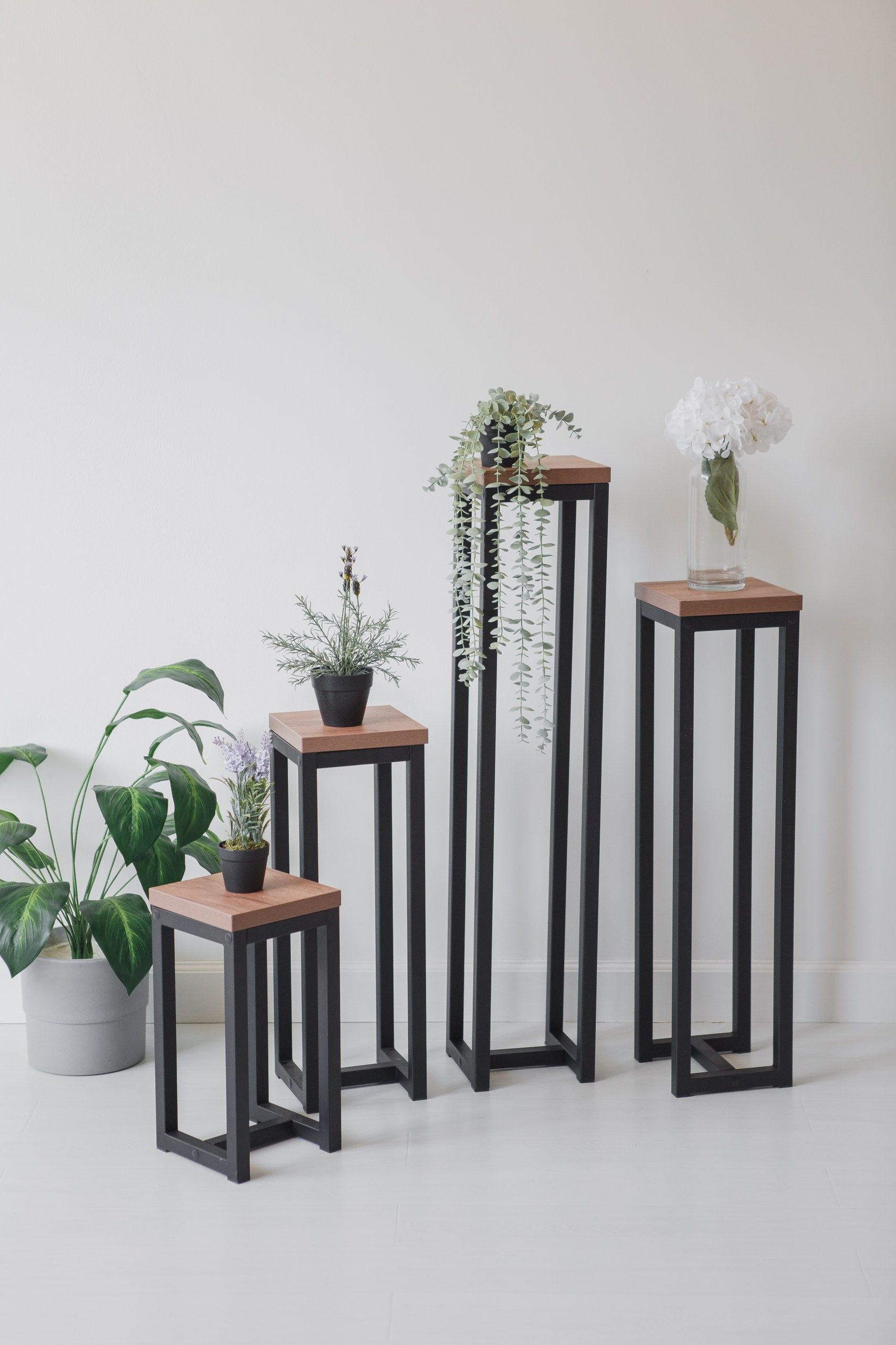 Цветочница-подставка Flowers Tower 100х20х20см дуб табачный, корпус черный
