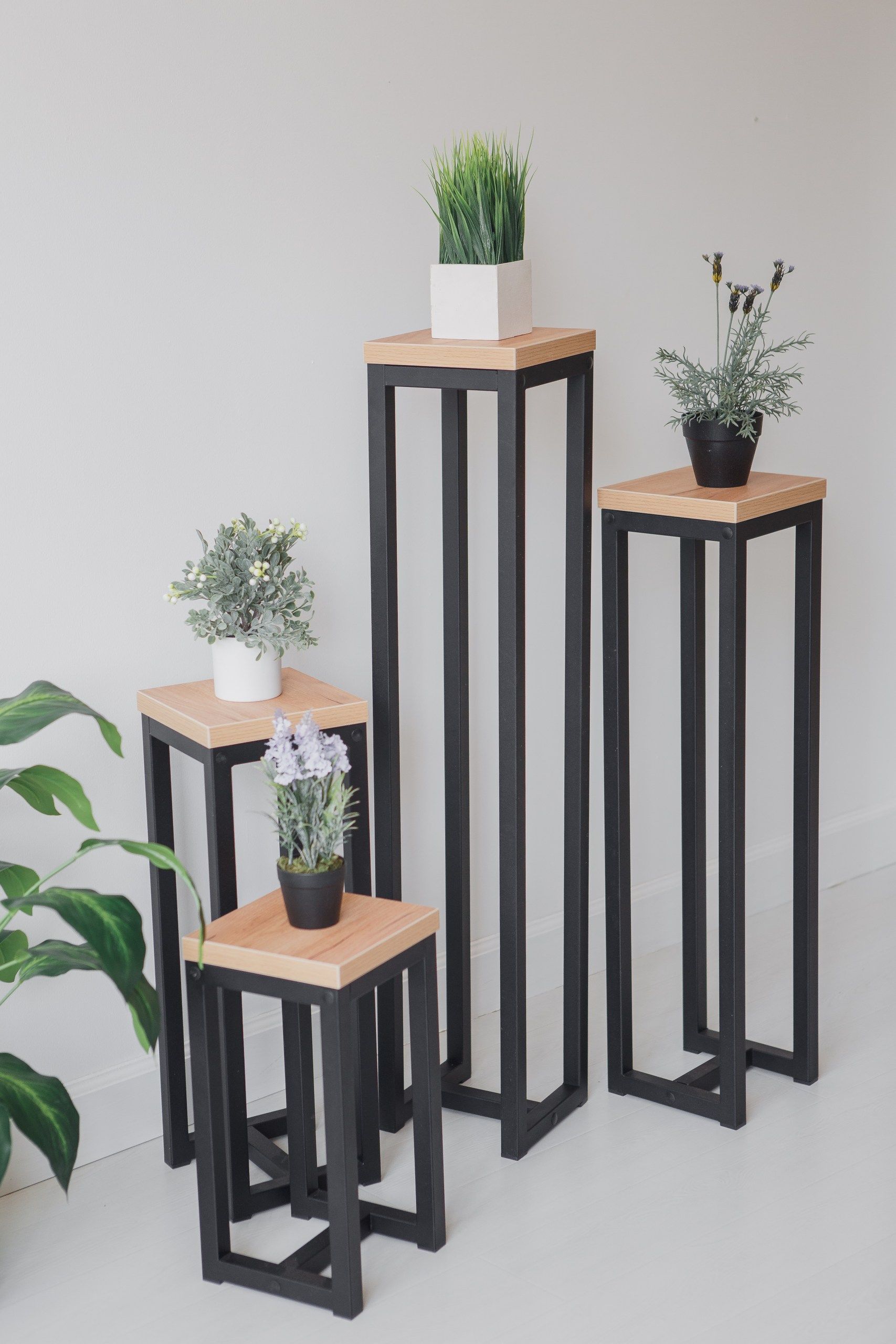 Цветочница-подставка Flowers Tower 60х20х20см дуб золотой, корпус черный