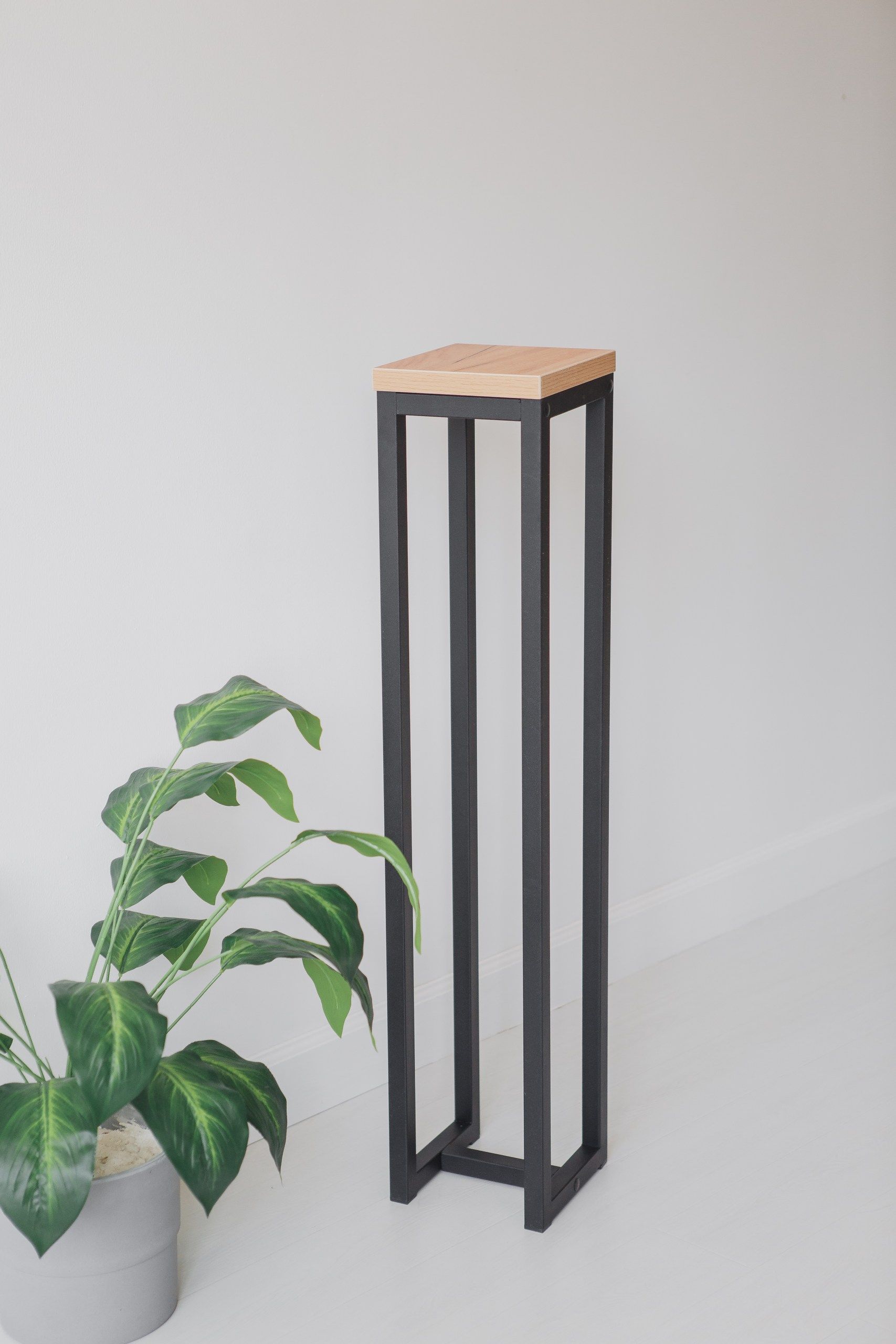 Цветочница-подставка Flowers Tower 100х20х20см дуб золотой, корпус черный