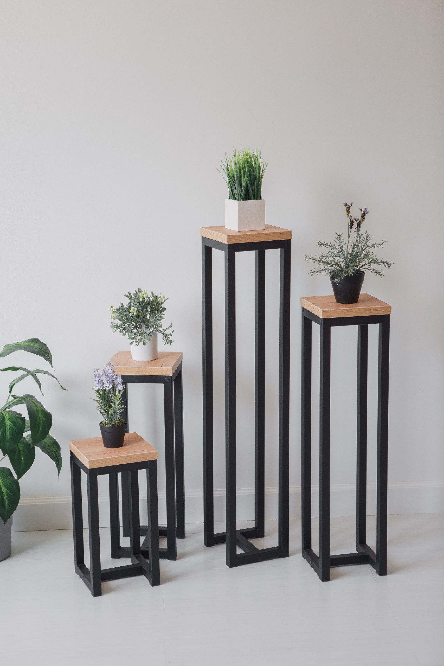 Цветочница-подставка Flowers Tower 40х20х20 см дуб золотой, корпус черный