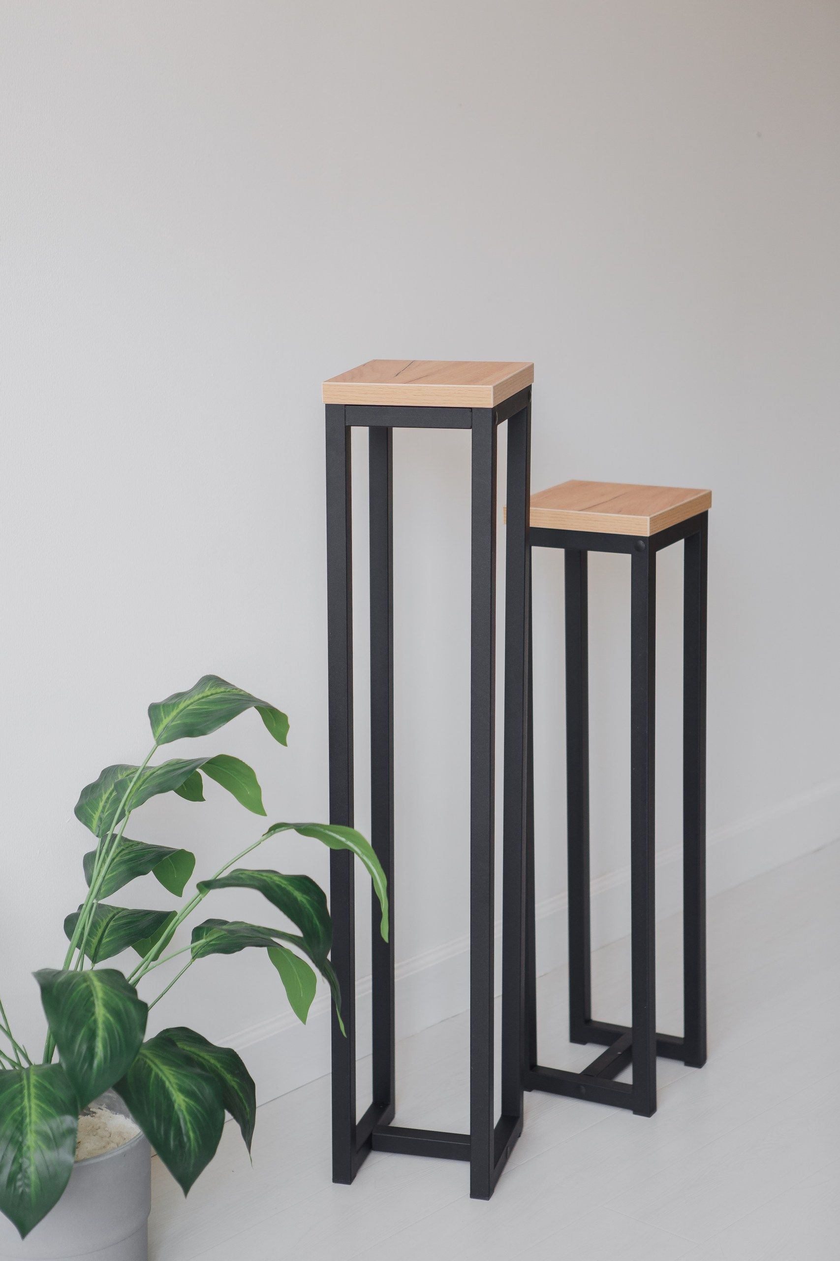 Цветочница-подставка Flowers Tower 40х20х20 см дуб золотой, корпус черный
