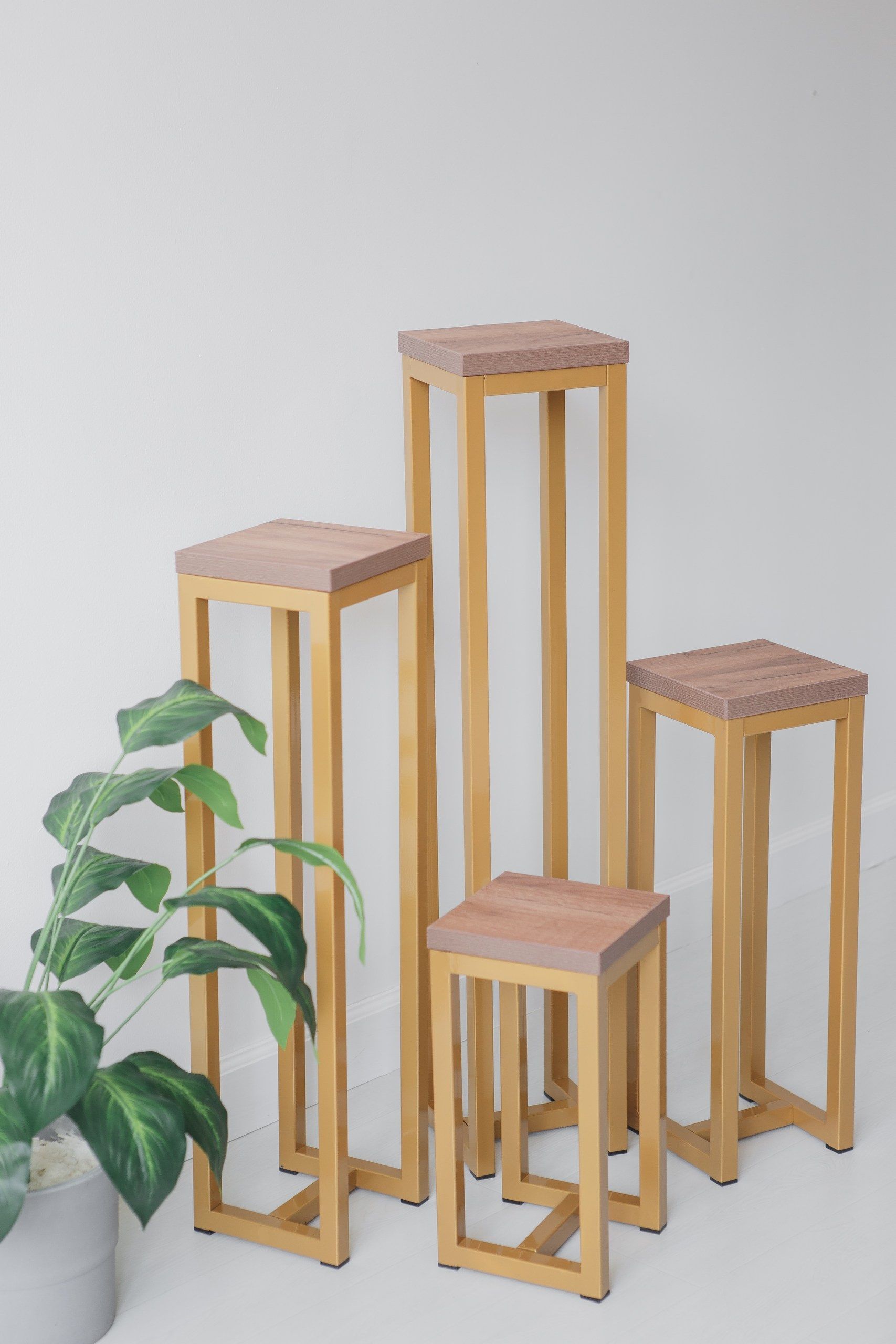 Цветочница-подставка Flowers Tower 100х20х20см дуб табачный, корпус золотой