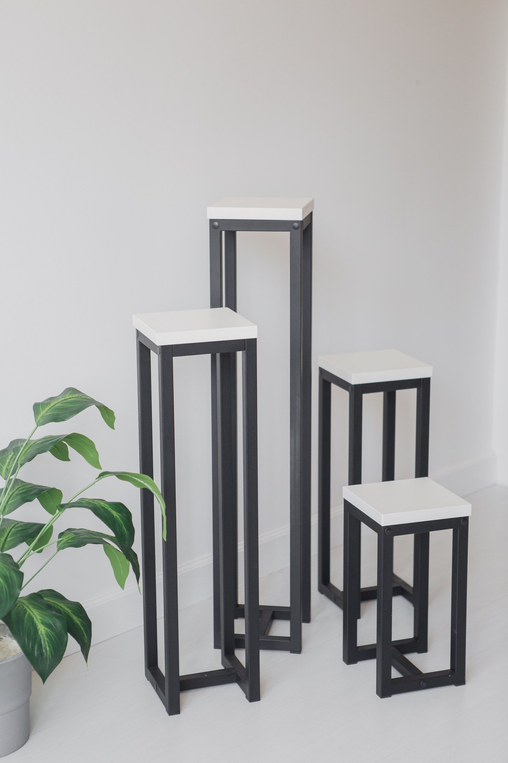 Цветочница-подставка Flowers Tower 80х20х20 см белый, корпус черный