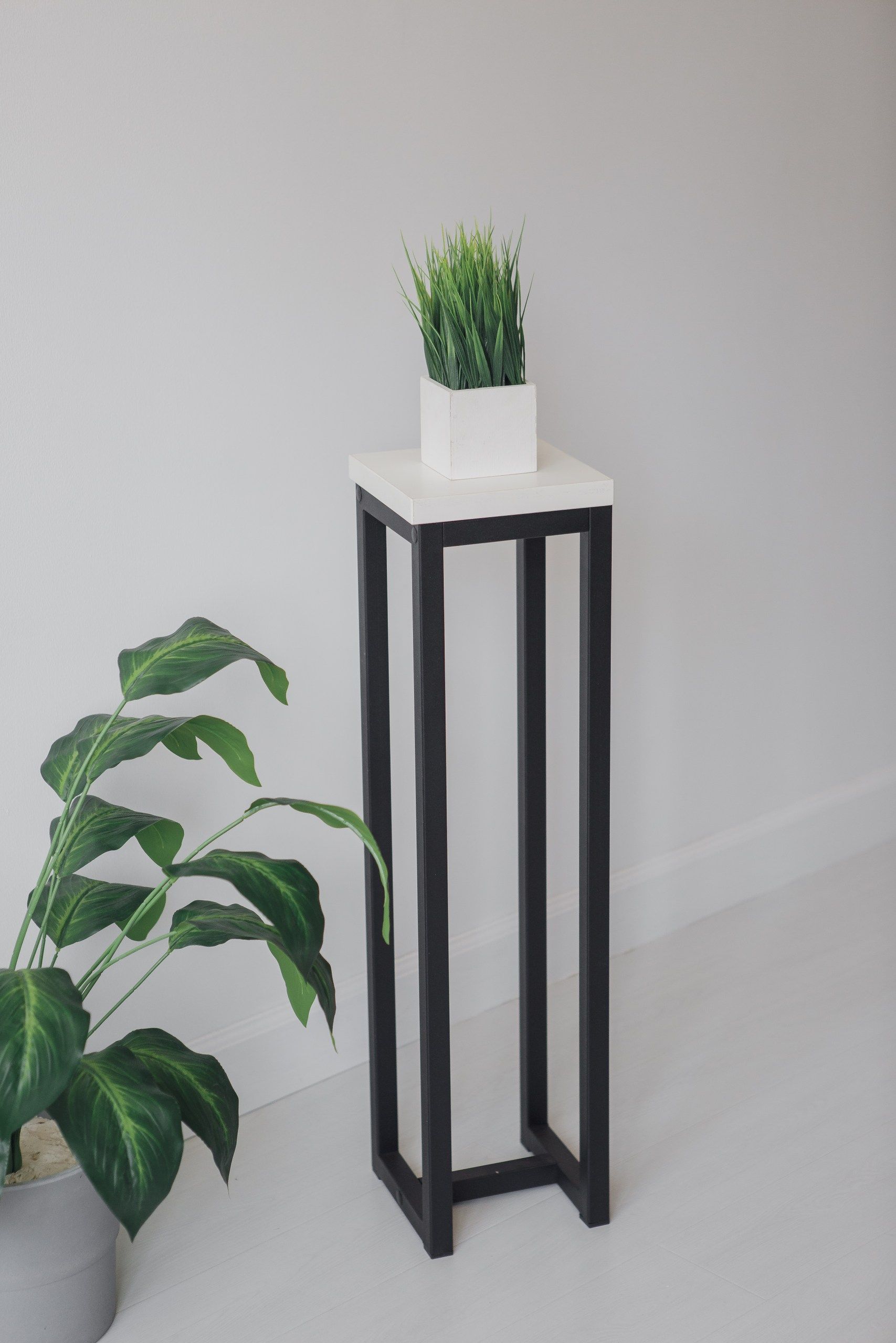 Цветочница-подставка Flowers Tower 80х20х20 см белый, корпус черный