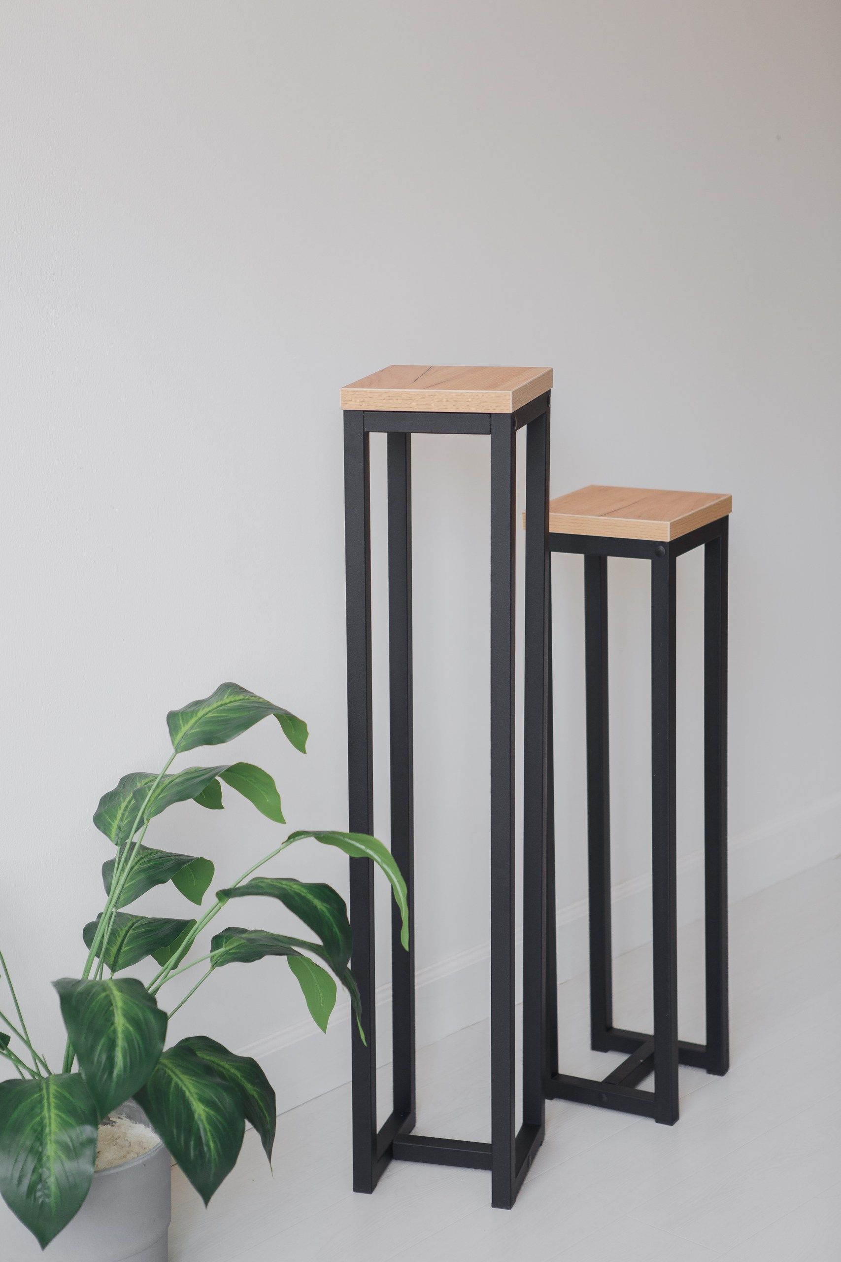 Цветочница-подставка Flowers Tower 60х20х20см дуб золотой, корпус черный