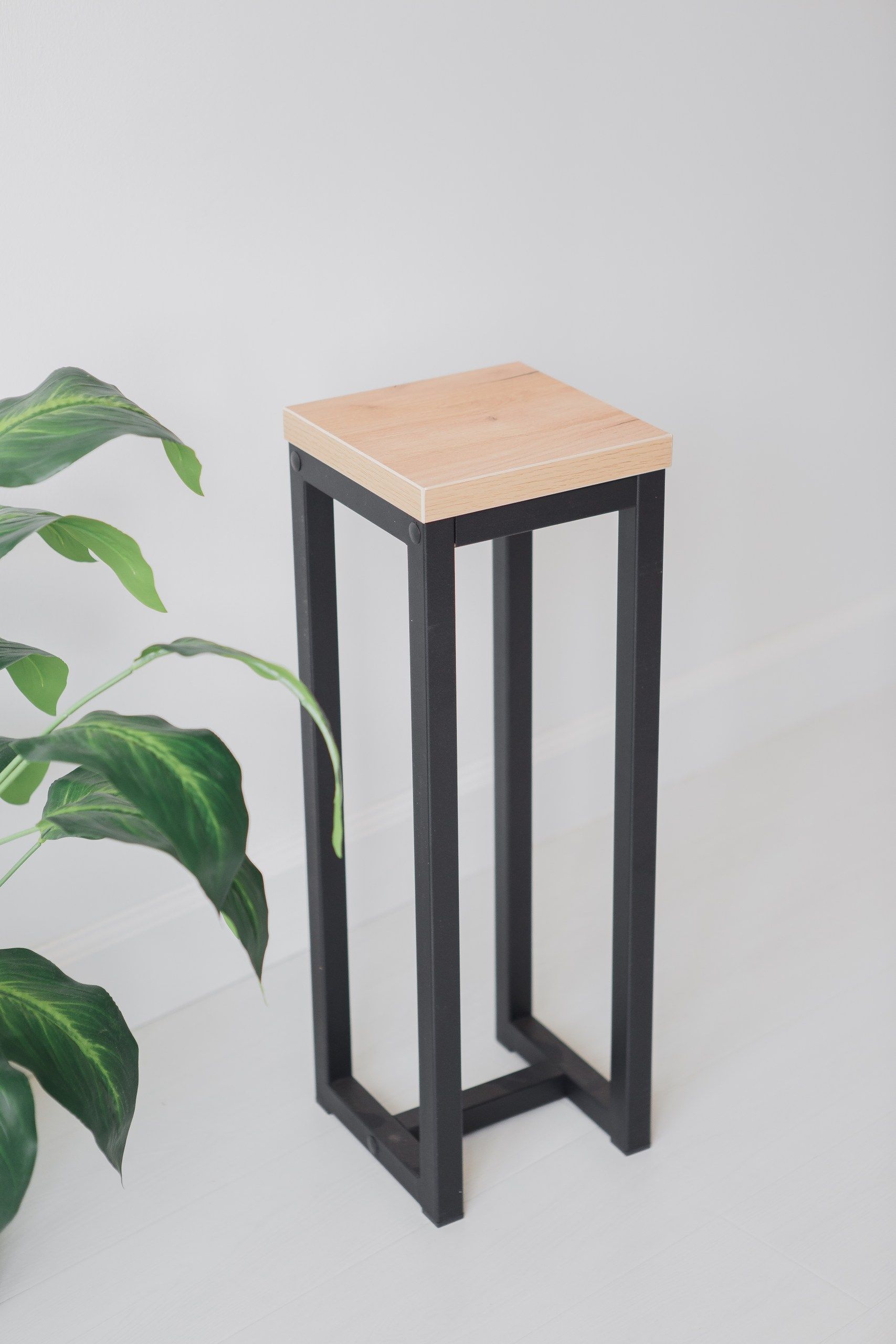 Цветочница-подставка Flowers Tower 60х20х20см дуб золотой, корпус черный