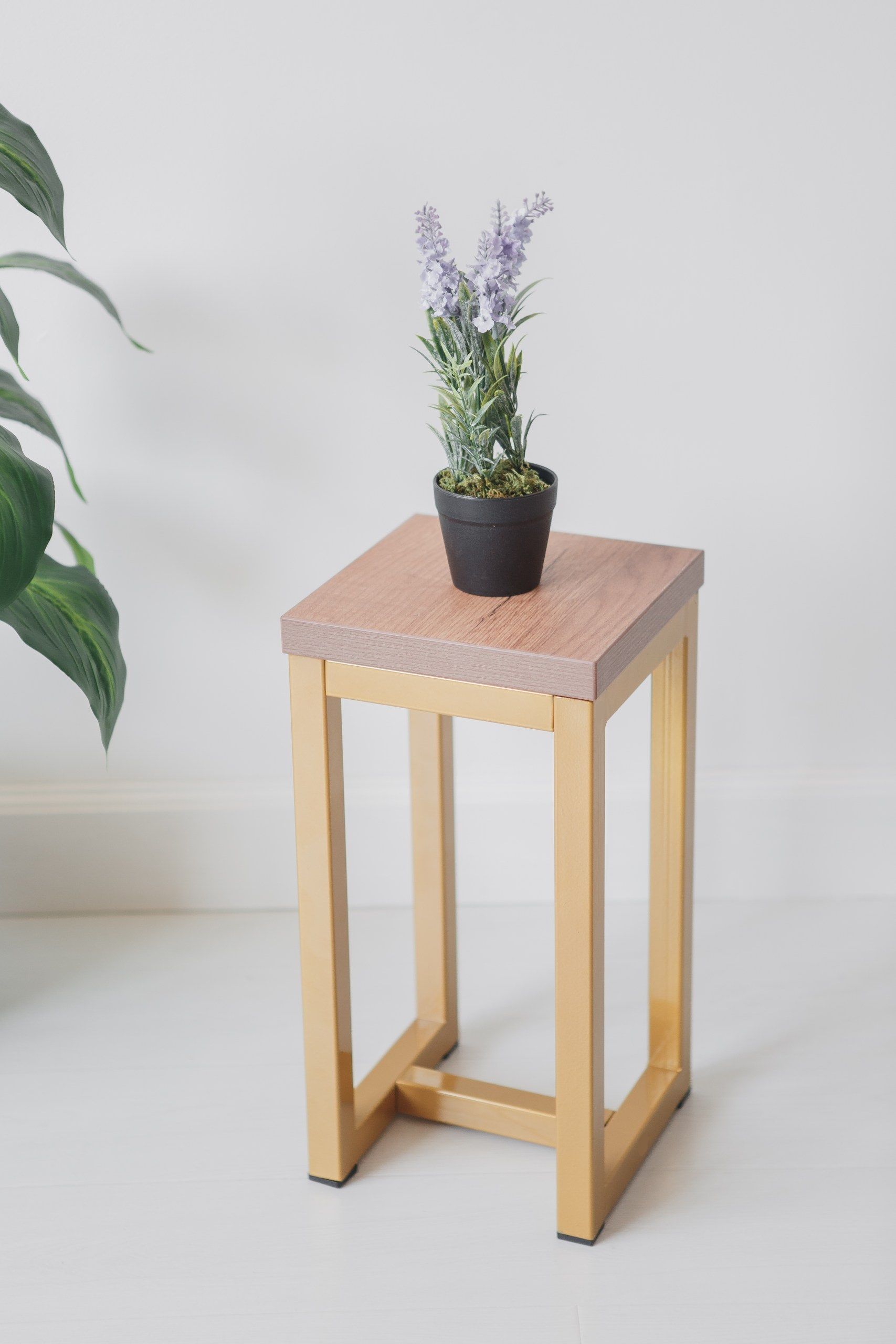 Цветочница-подставка Flowers Tower 40х20х20 см дуб табачный, корпус золотой