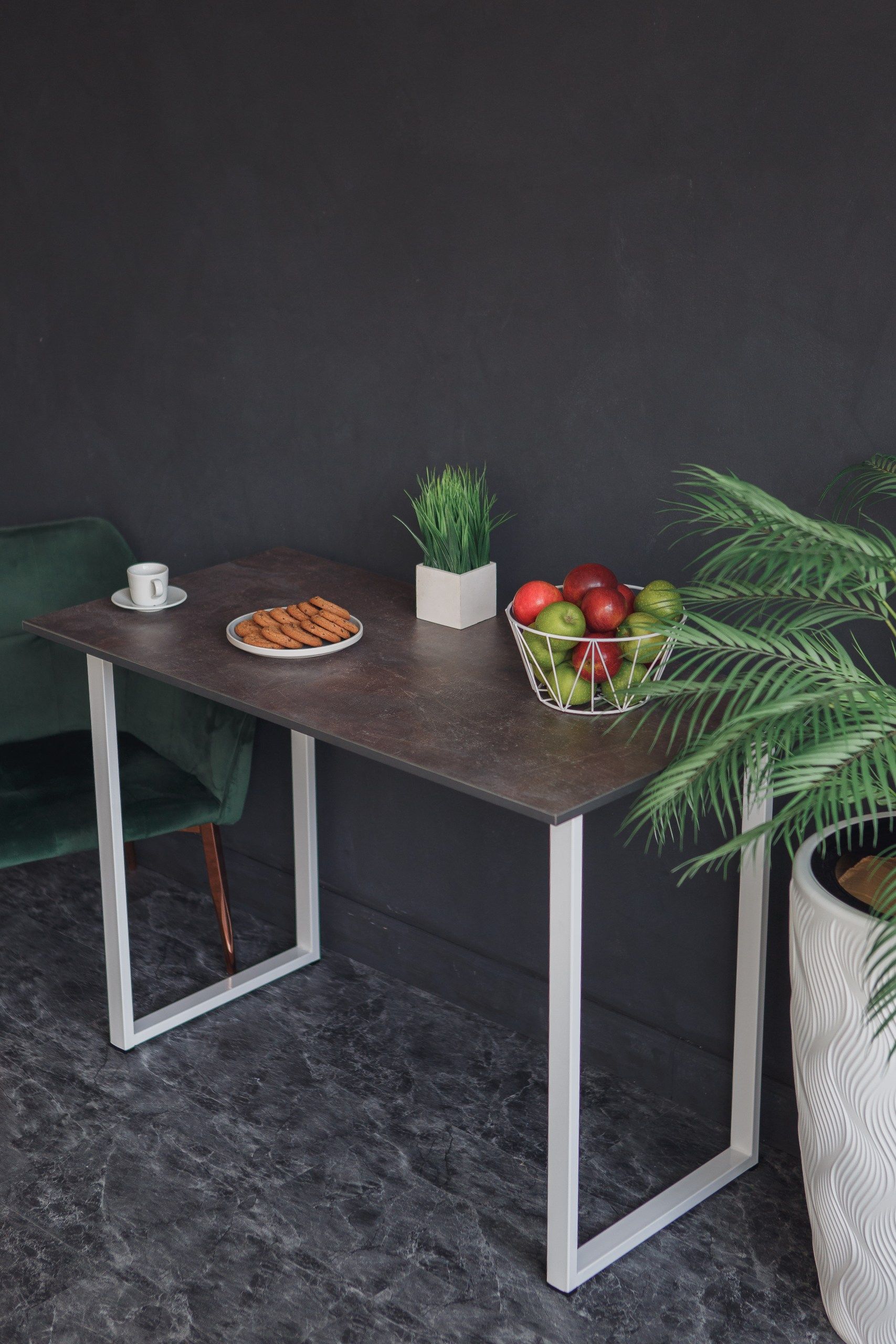 Стол обеденный кухонный письменный Universal Table 90х55см цвет ателье темный, ножки белые