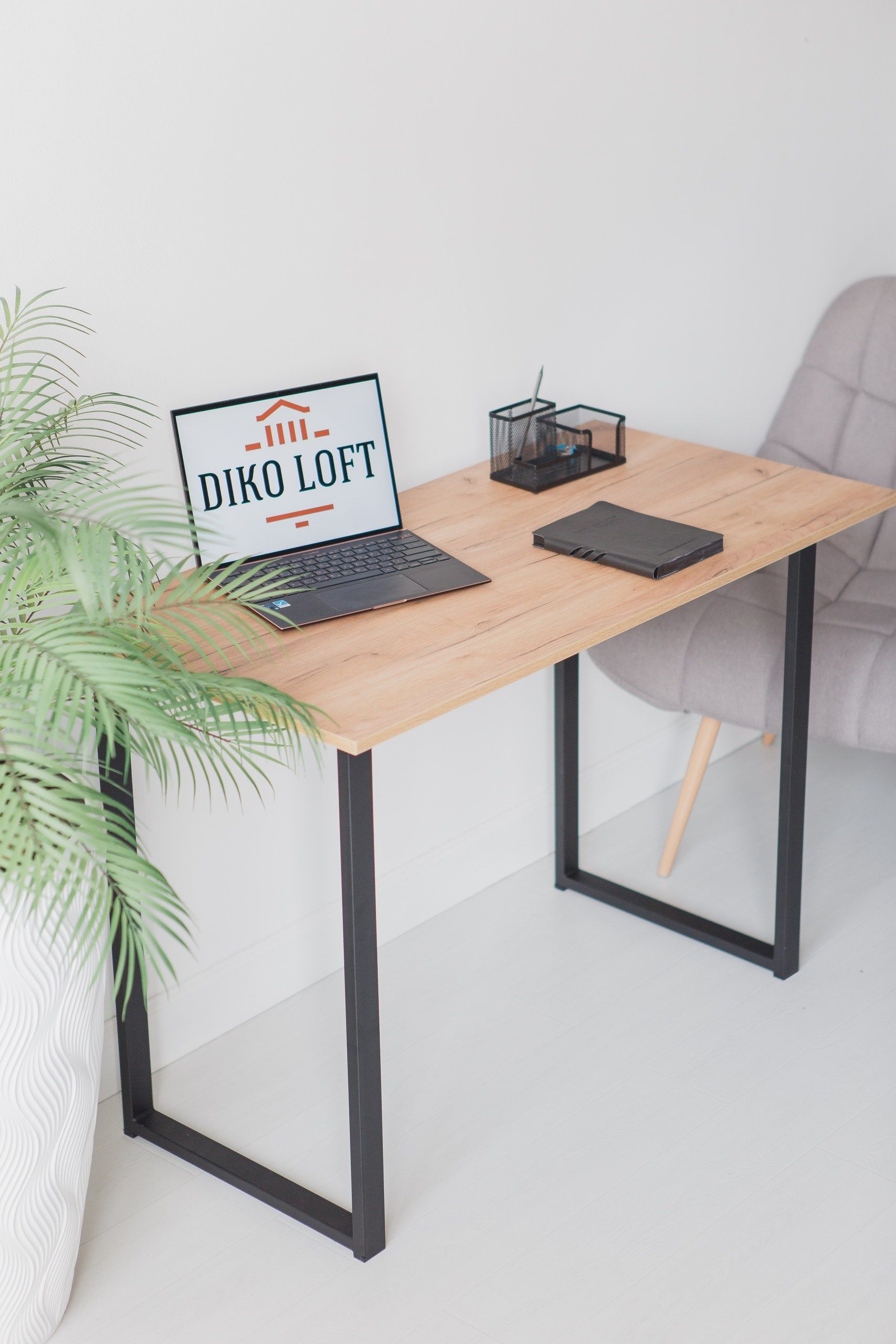 Стол обеденный кухонный письменный Universal Table 90х55см цвет дуб табачный, ножки черные