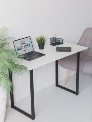 Стол письменный Universal Table 90х55см цвет белый, ножки черные
