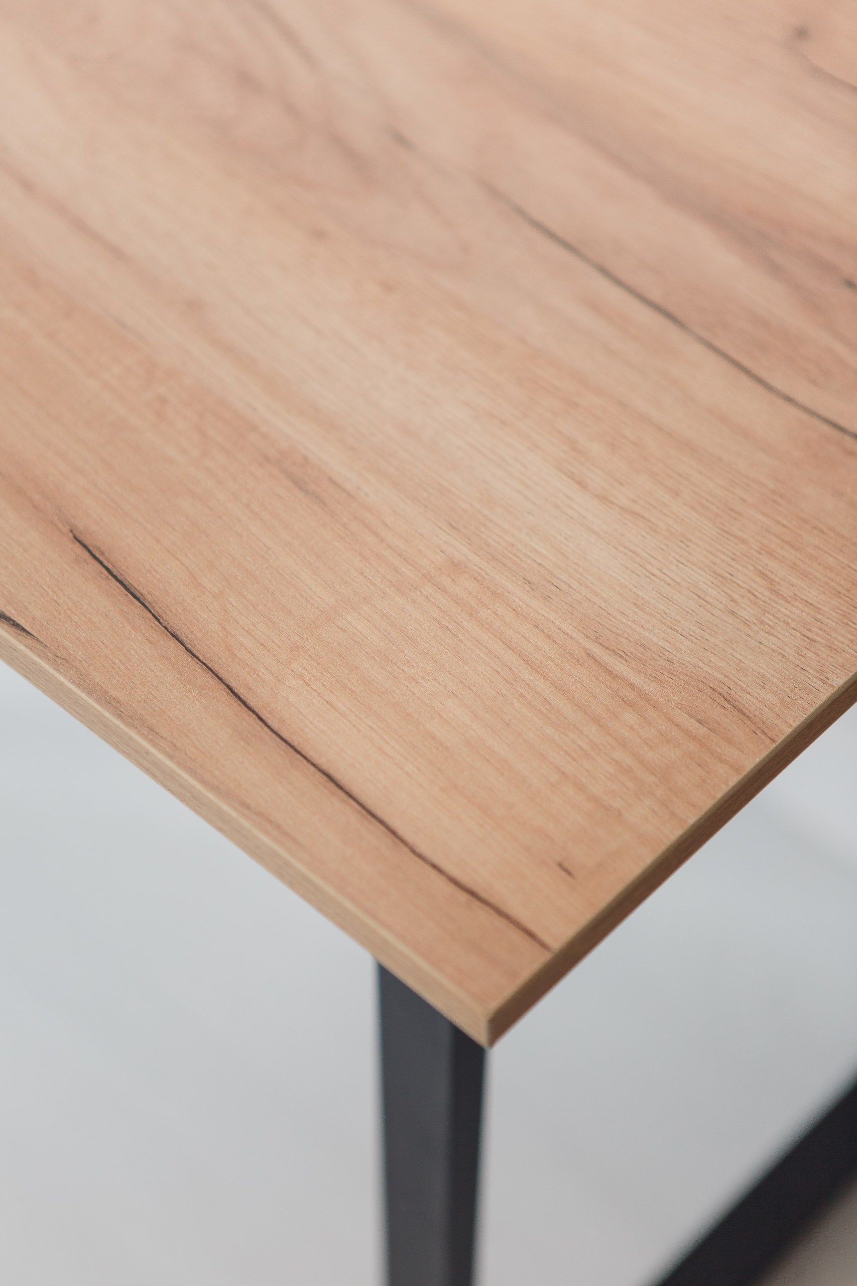 Стол письменный Universal Table 90х55см цвет дуб золотой, ножки черные